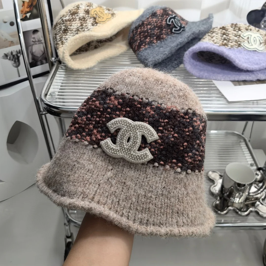 Chanel - Вязаная рыбацкая шапка