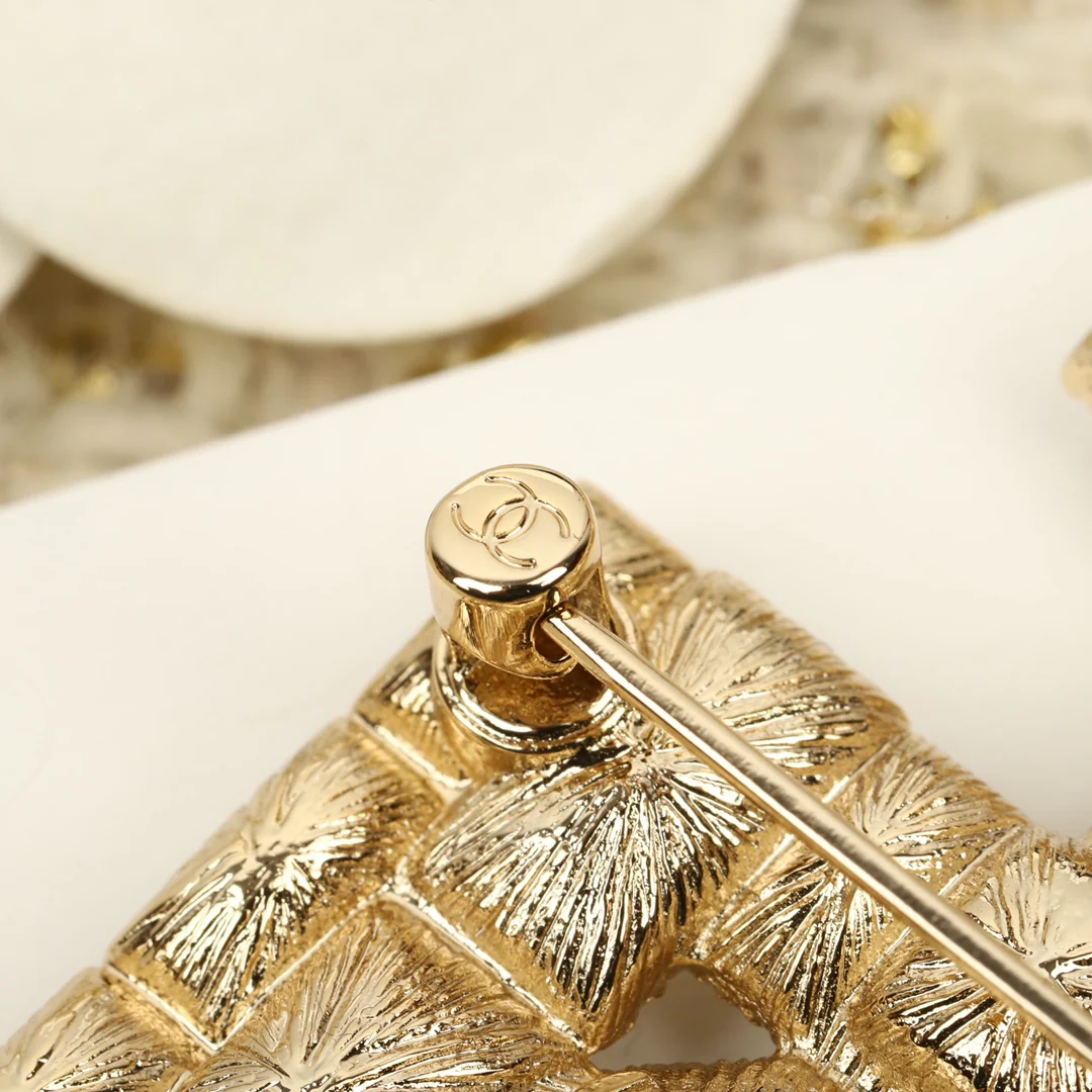 Брошь Chanel 158