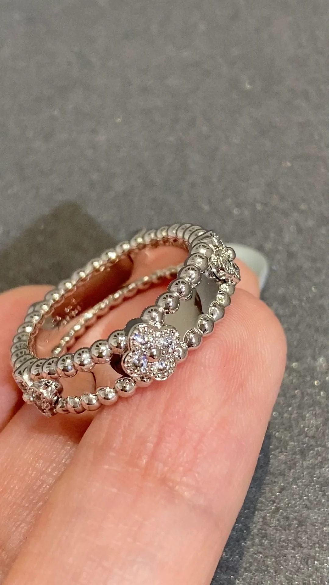 Ван Век - Кольцо 076