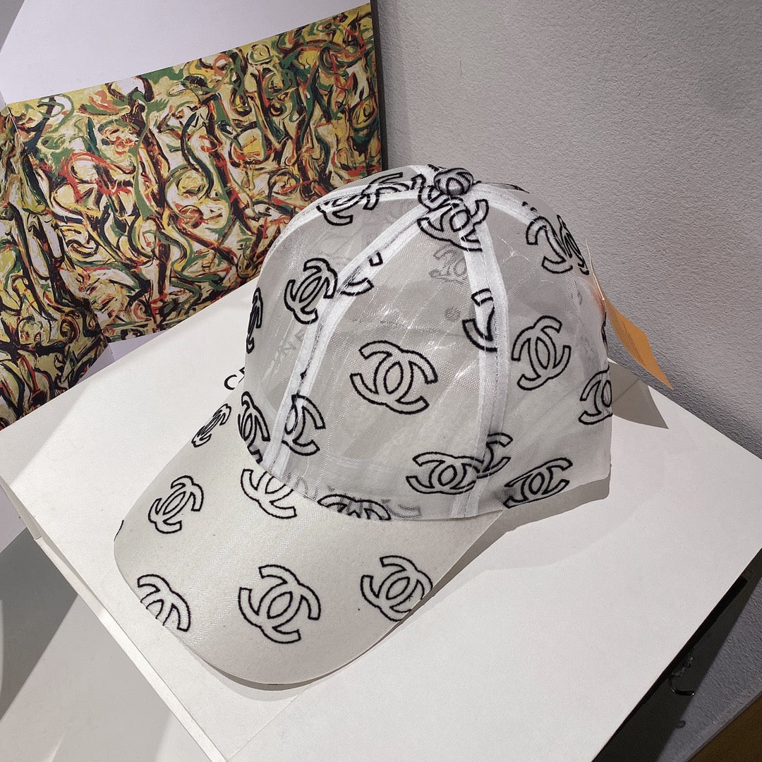 Новинка 2022 года от Chanel - сетчатая кепка-?уточка? - белая