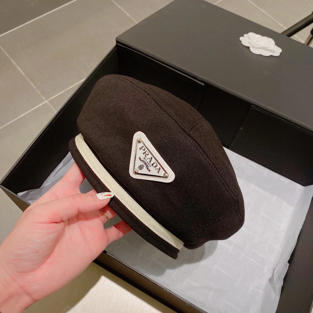 Prada - Берет с треугольным логотипом