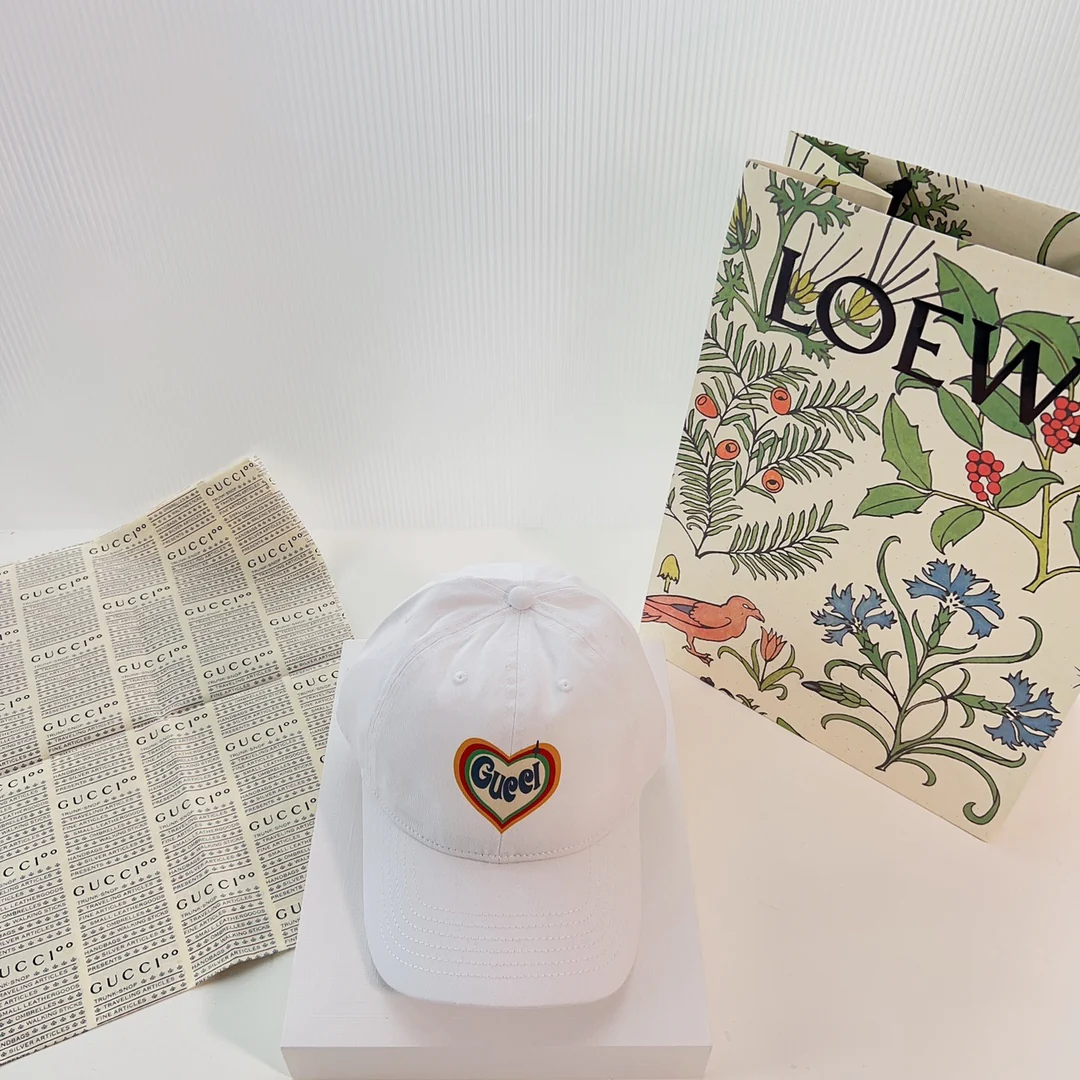 Gucci - Бейсболка в форме сердца