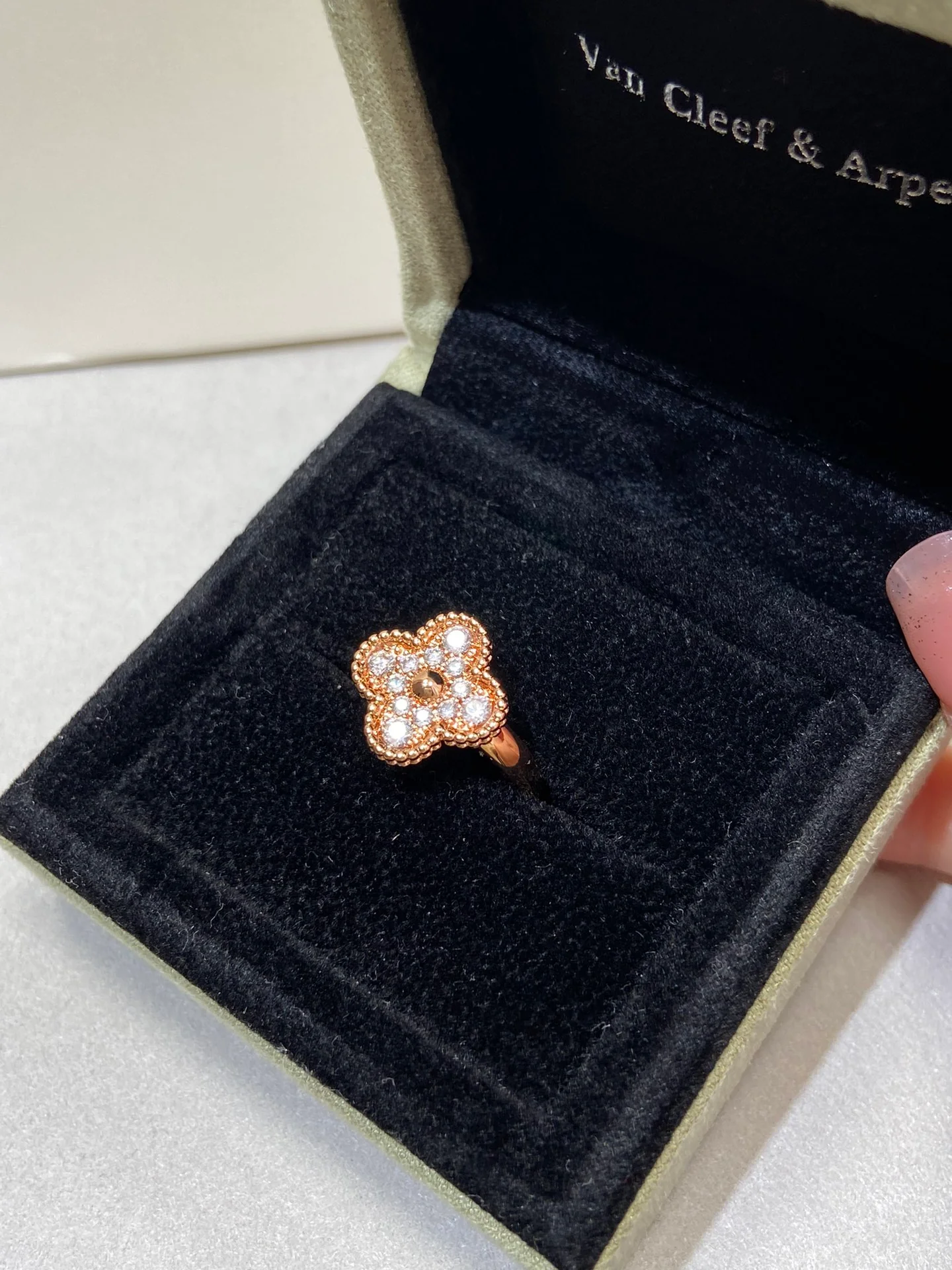 Ван Век - Кольцо 029