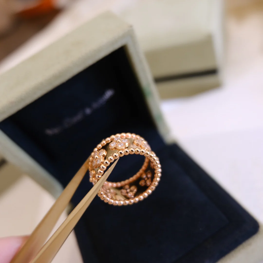 Ван Век - Кольцо 059