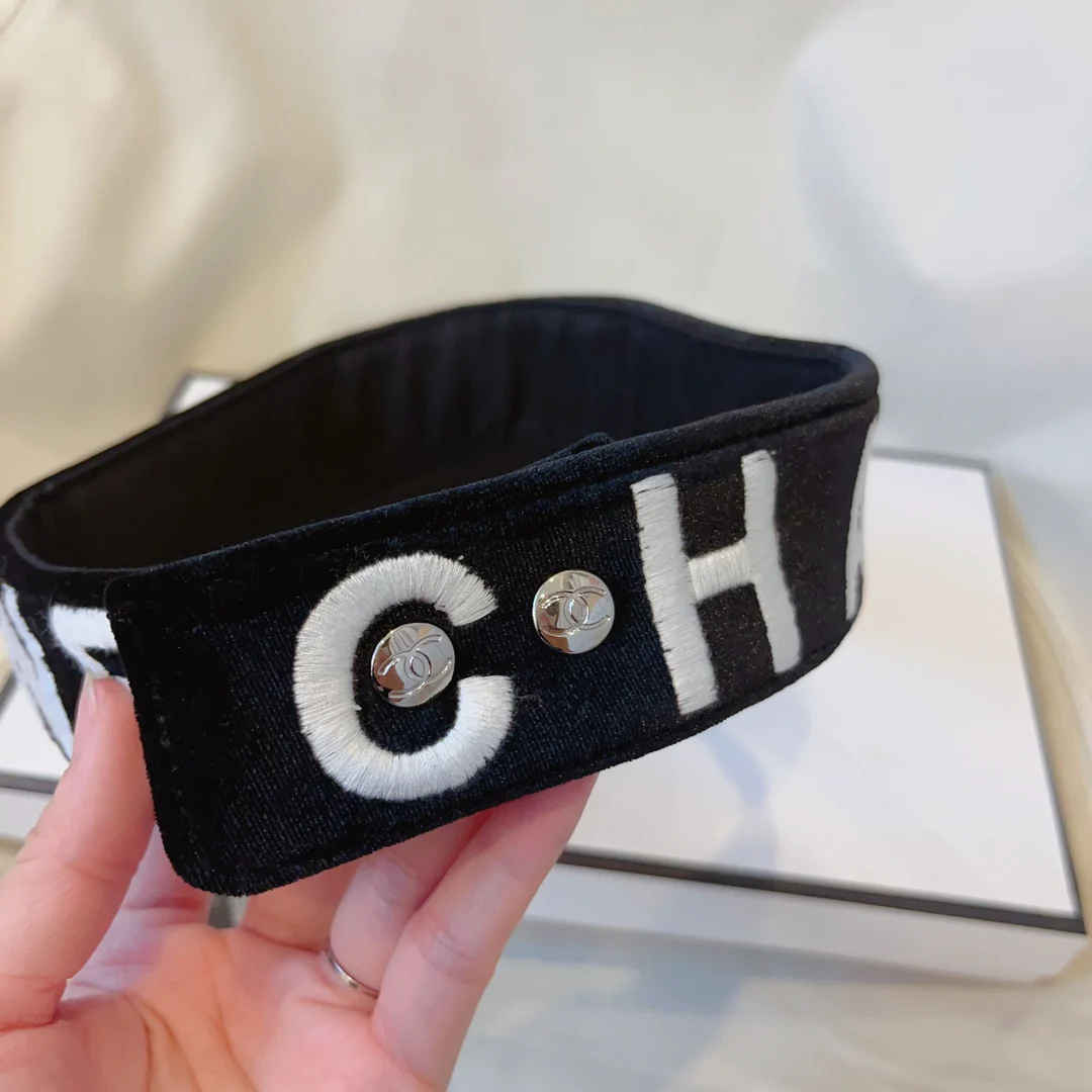 Новинка осенней коллекции Chanel 2023 — Солнцезащитный козырек с открытым верхом — Черный