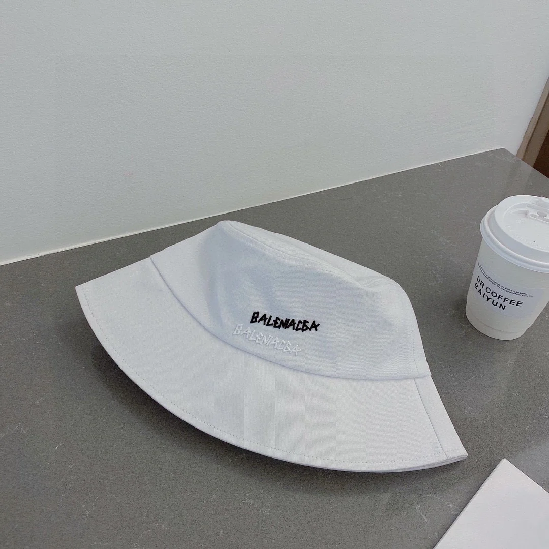 Balenciaga - Новинки весна/лето 2022 - Рыбацкая шляпа - 1