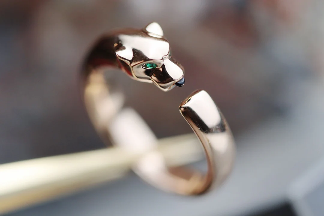 Кольцо Cartier ?Пантера? — без бриллиантов.