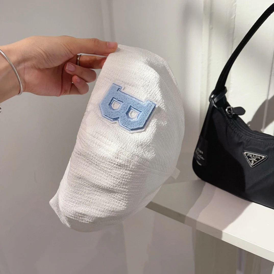 Берет Balenciaga с текстурированной поверхностью - белый