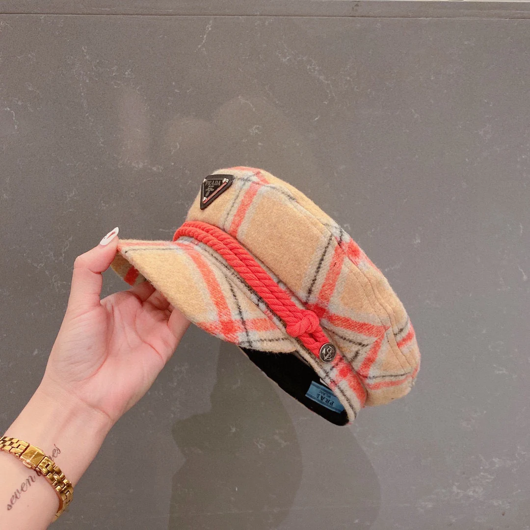 Кашемировая военная кепка Prada с отворотом