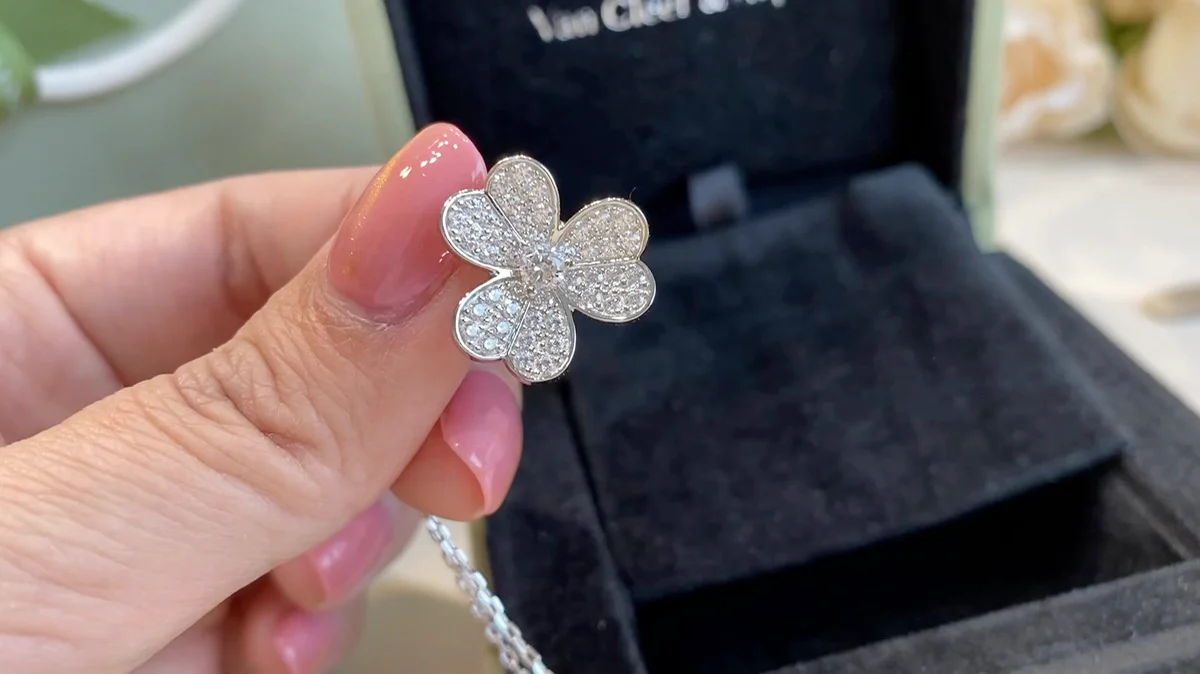 Van Vuitton - Колье 107