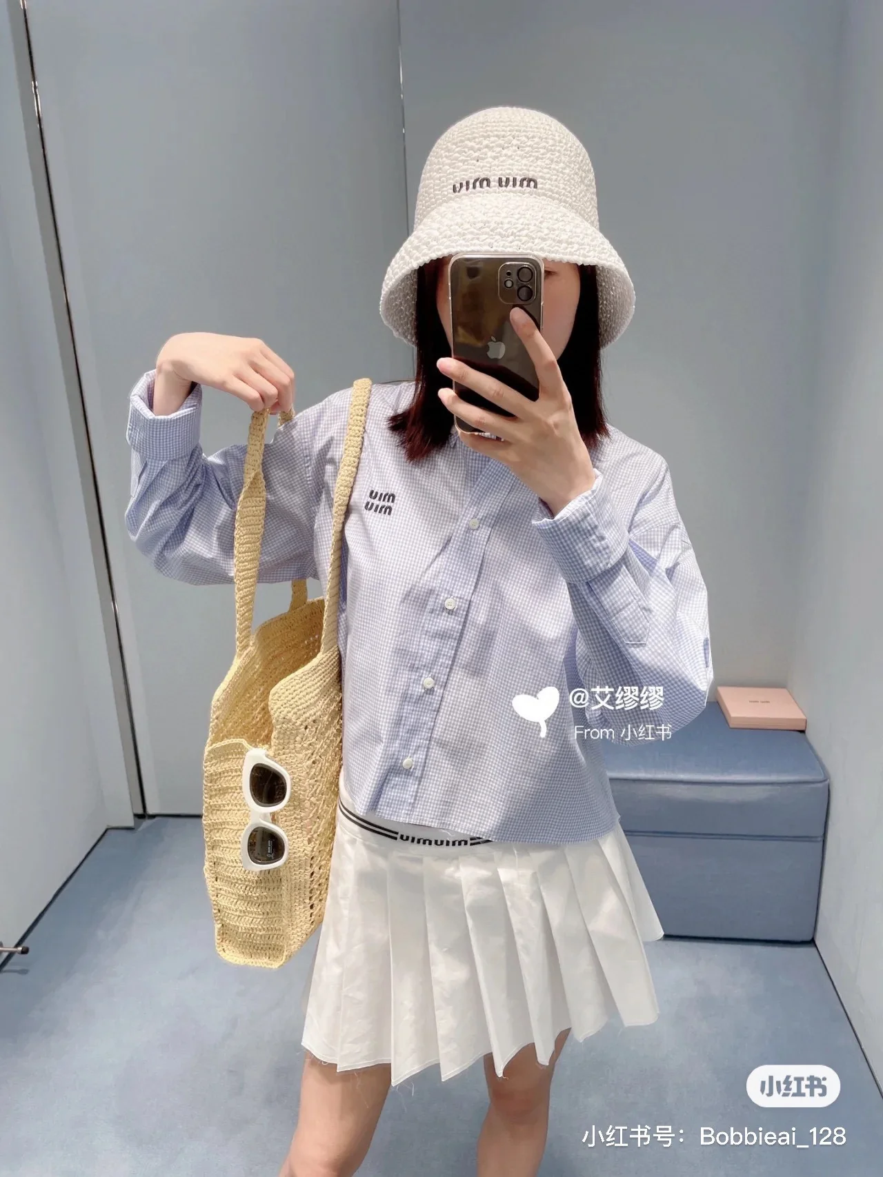 Новинка коллекции Miu Miu Весна/Лето 2023 - Вязаная крючком рыбацкая шапка - Белая