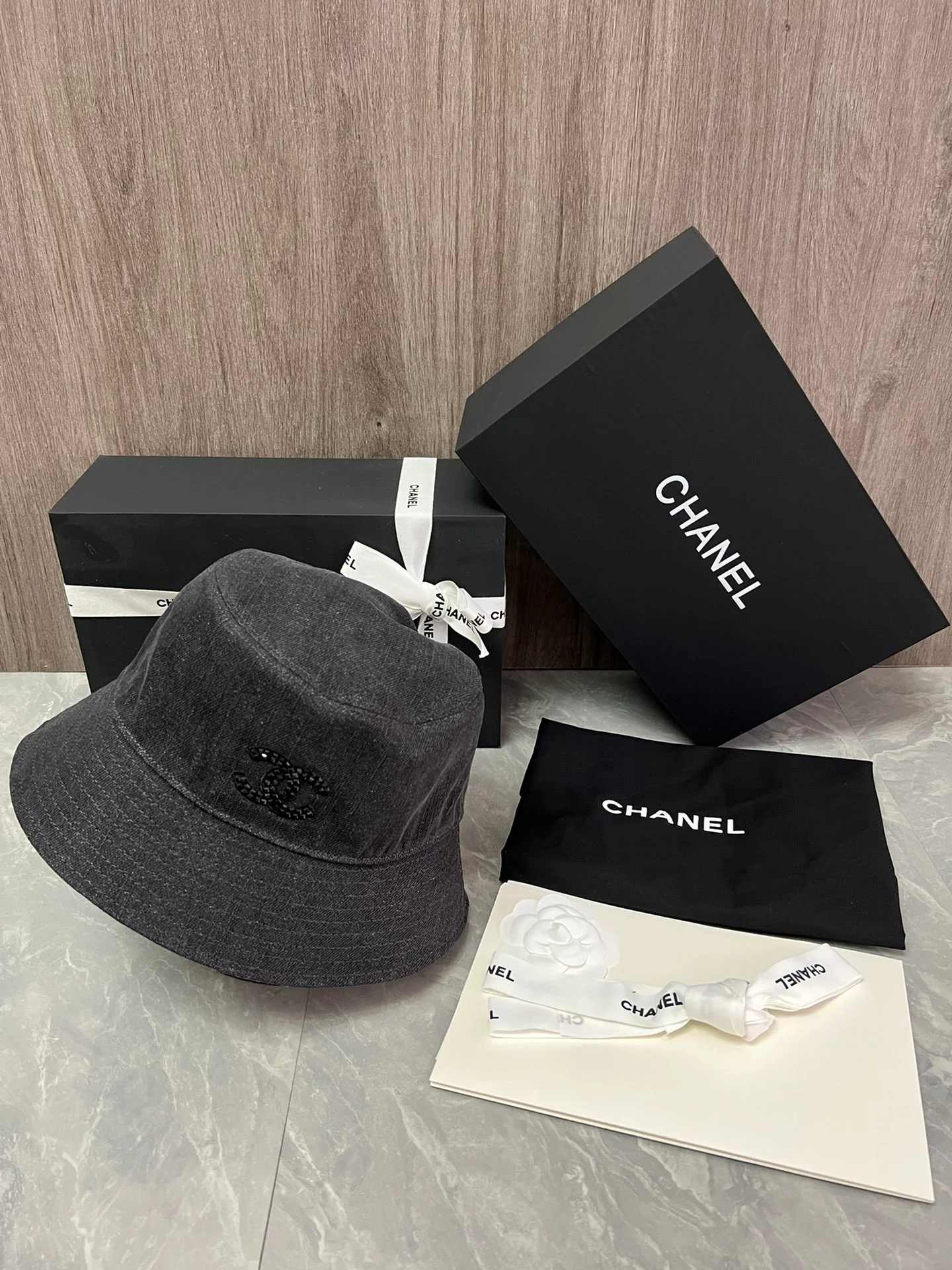 Джинсовая хлопковая рыбацкая шляпа Chanel - серая