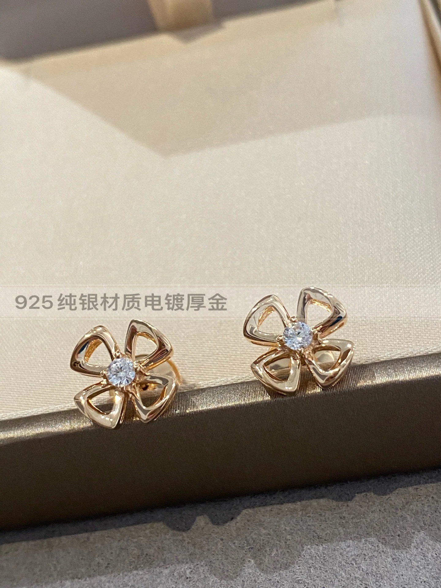 Серьги и колье Bvlgari