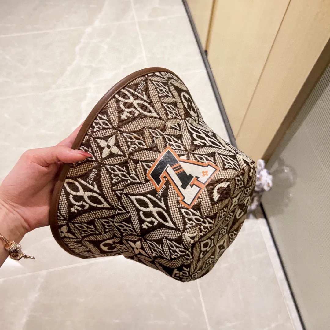 Новинка сезона весна/лето 2023 от LV - Вышитая рыбацкая шляпа - Коричневая