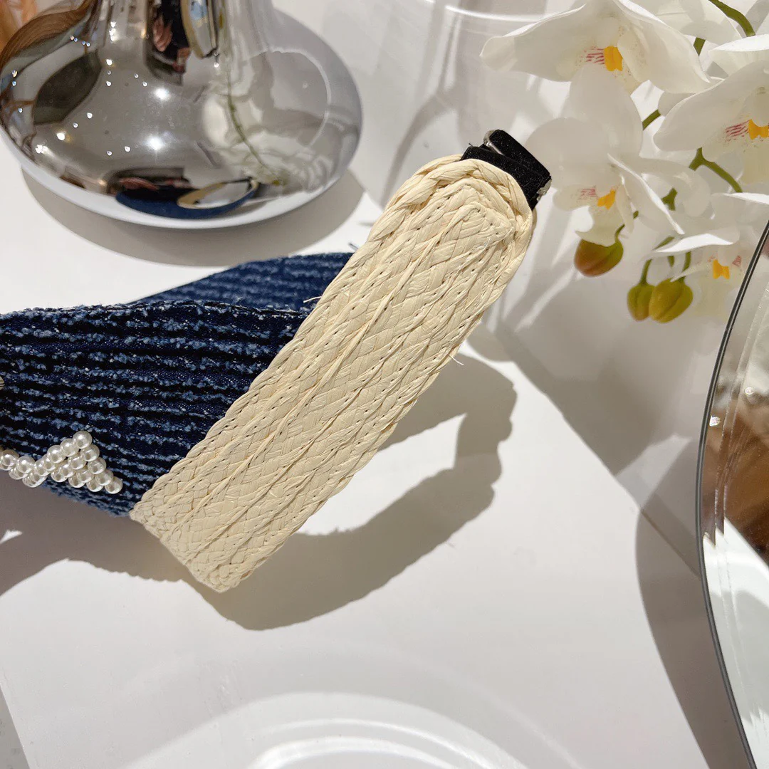 Солнцезащитная шляпа Chanel из джинсовой ткани с бисером