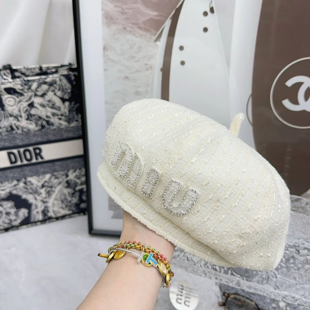 Берет Miu Miu с пайетками - белый