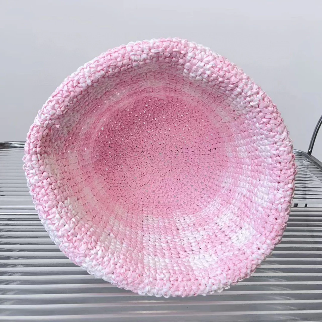 Новинки Prada весна/лето 2023 - Соломенная шляпа - Соломенная рыбацкая шляпа - Розовая