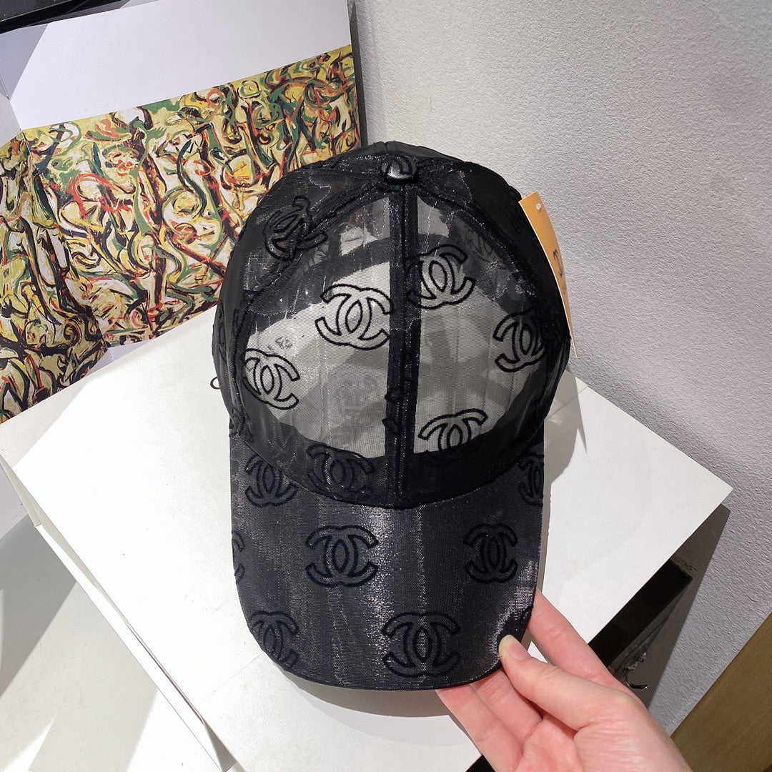 Новинка 2022 года от Chanel - сетчатая кепка-?уточка? - черная