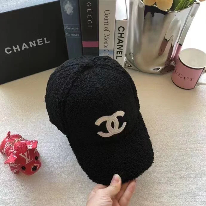 Chanel - Бейсболка с меховой подкладкой - Черная