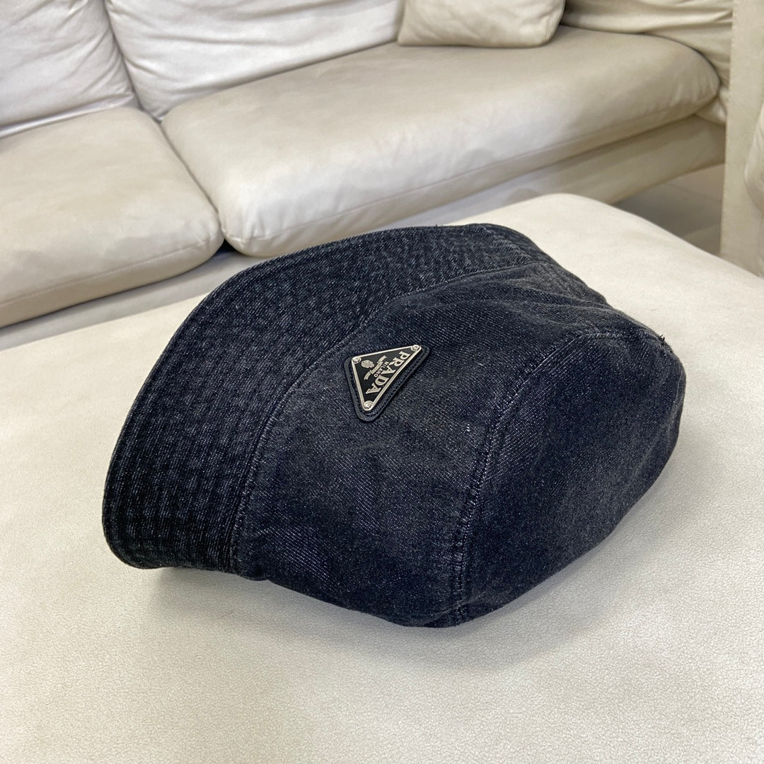 Рыбацкая шляпа Prada с эффектом потертости - черная