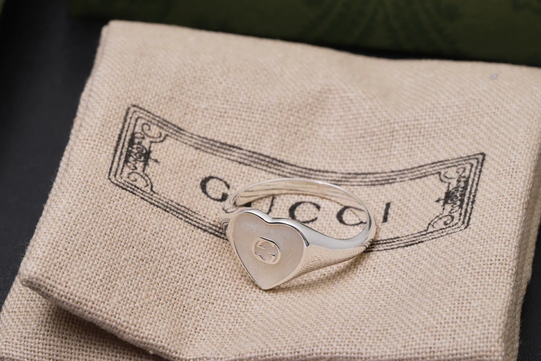 Кольцо Gucci 060