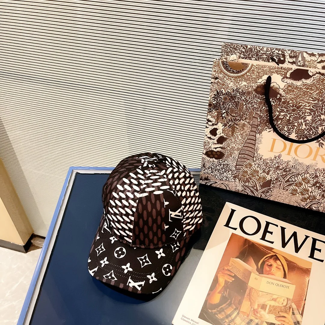 Новинка LV 2022 года - бейсболка с узором - 2 цвета