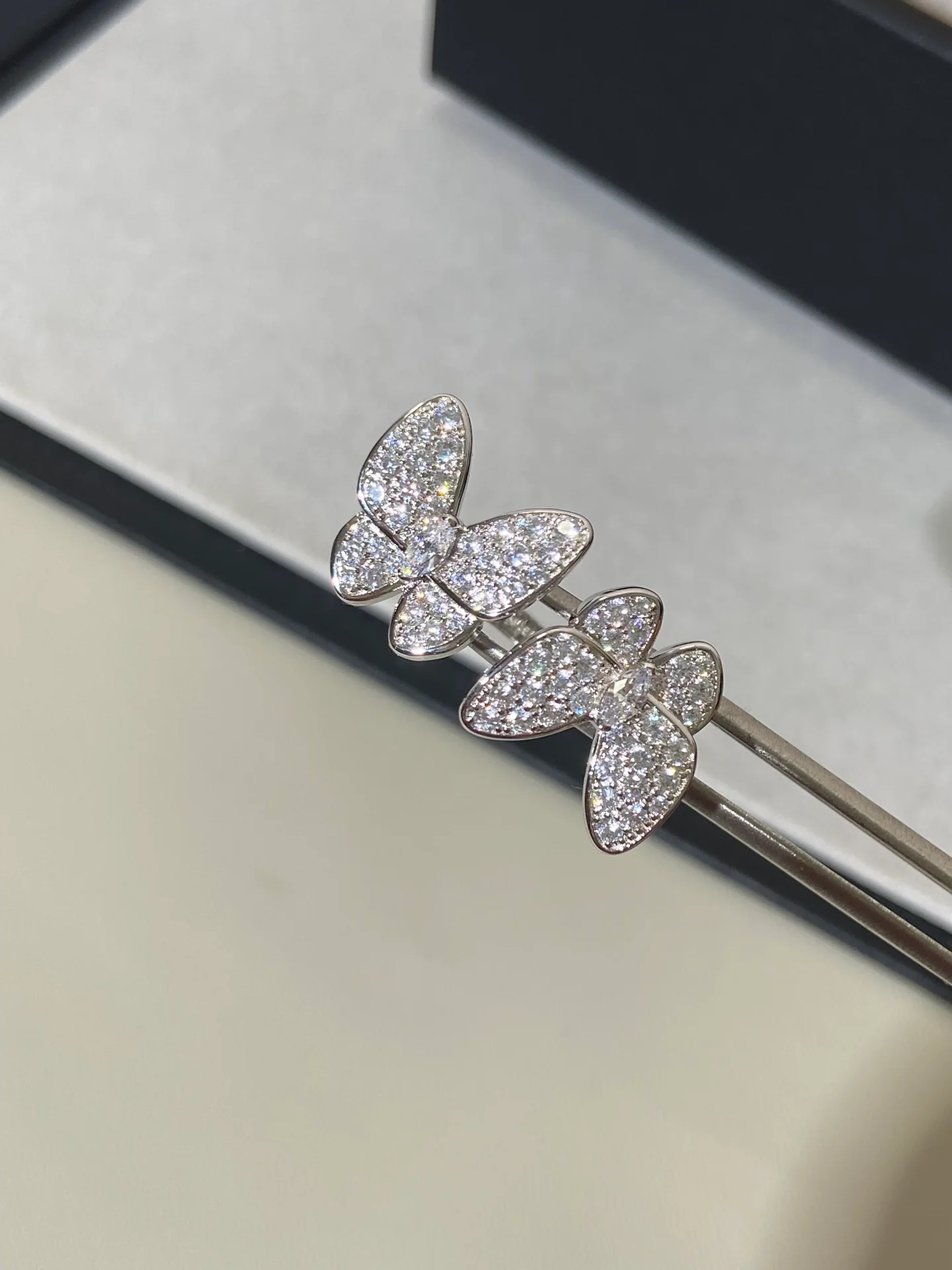 Ван Век - Кольцо 083