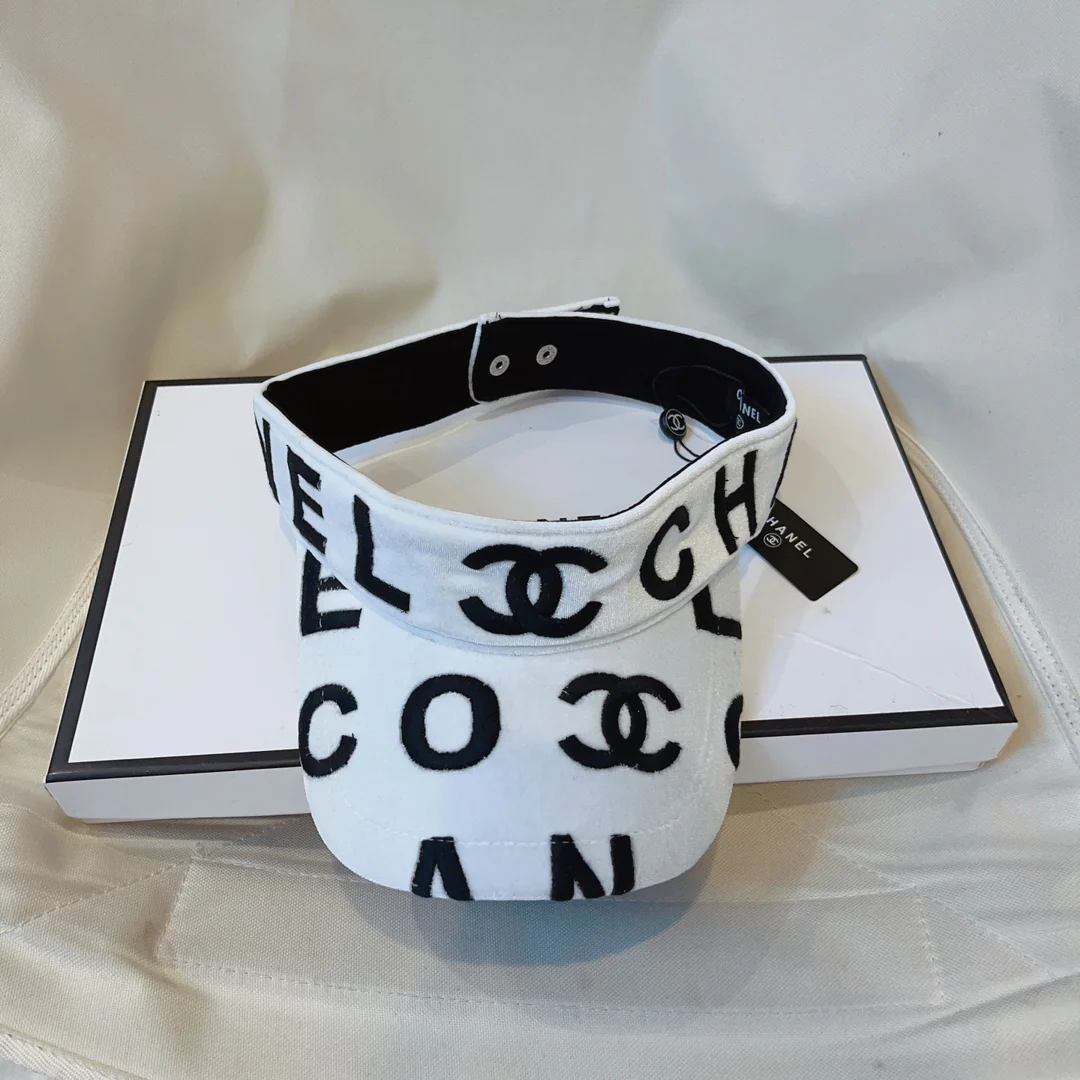 Новинка осенней коллекции Chanel 2023 — Солнцезащитный козырек с открытым верхом — Белый