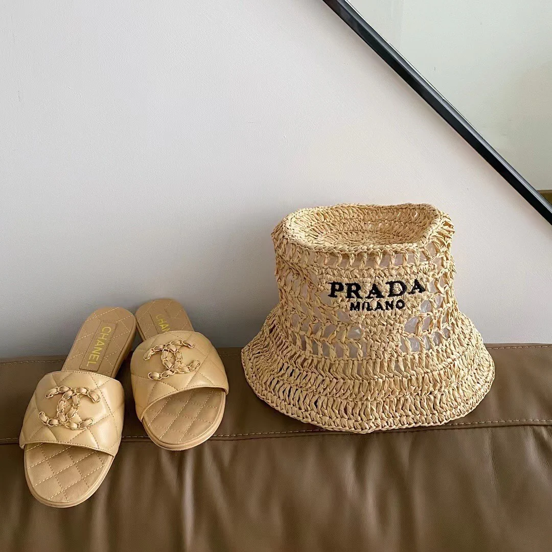 Новинка сезона весна/лето 2023 от Prada - Ажурная рыбацкая шляпа - Абрикосовый цвет