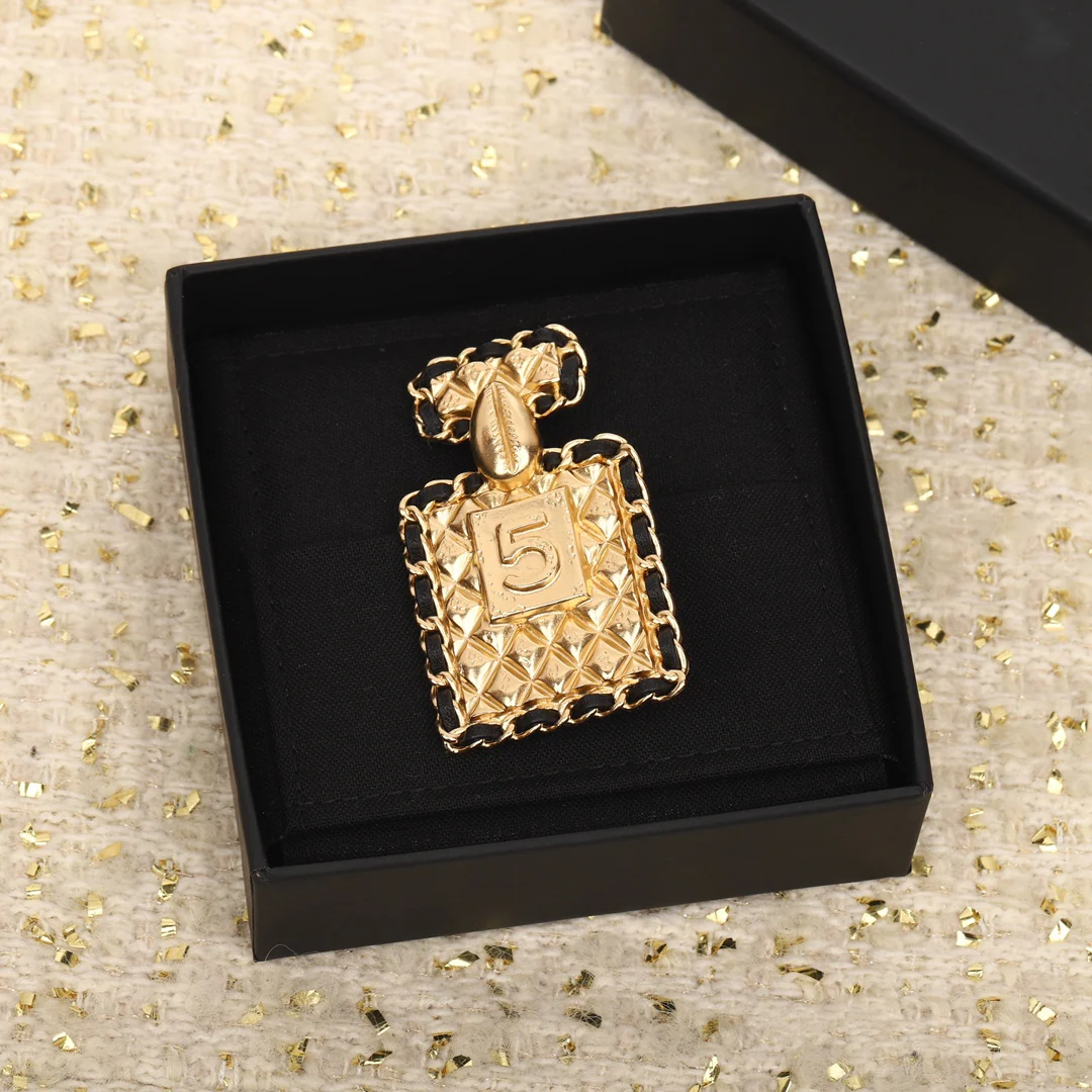 Брошь Chanel 128