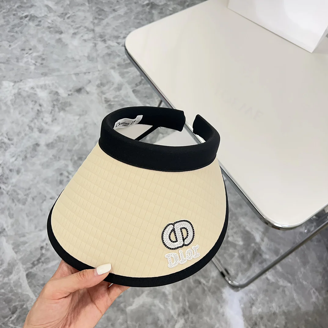 Dior - солнцезащитная шляпа в стиле Chanel