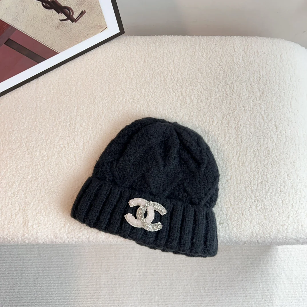 Вязаная шапка Chanel в корейском стиле, коллекция осень/зима 2023, черная.