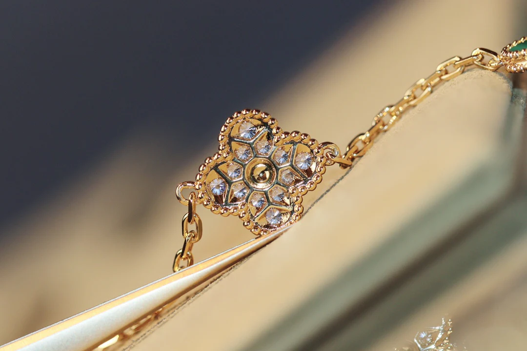 Van Vuitton - Колье 032