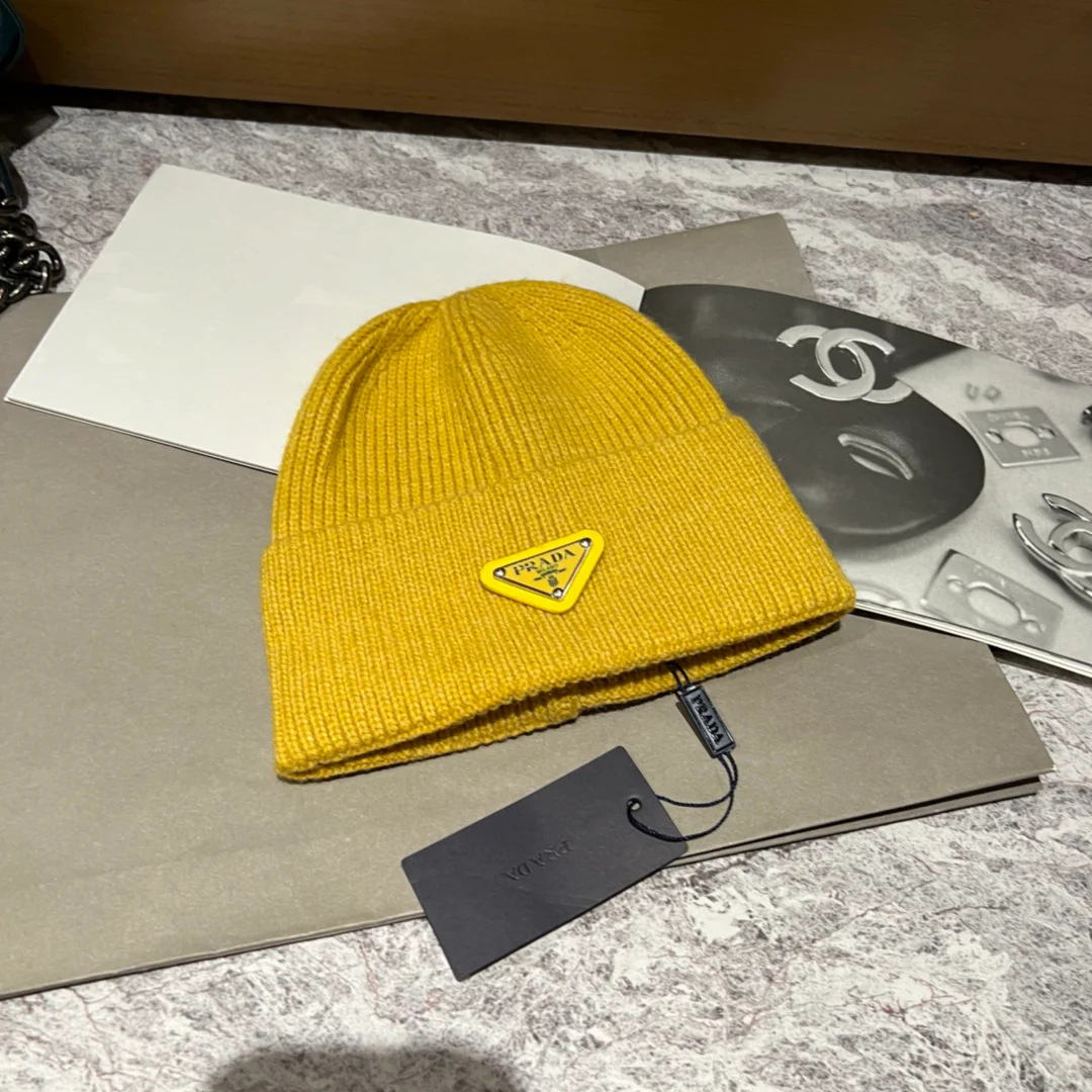 Prada - Разноцветная вязаная шапка-бини