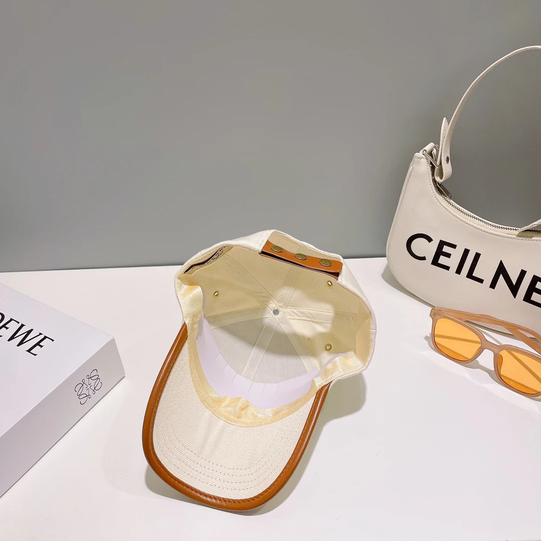 Бейсболка Burberry Весна/Лето 2023