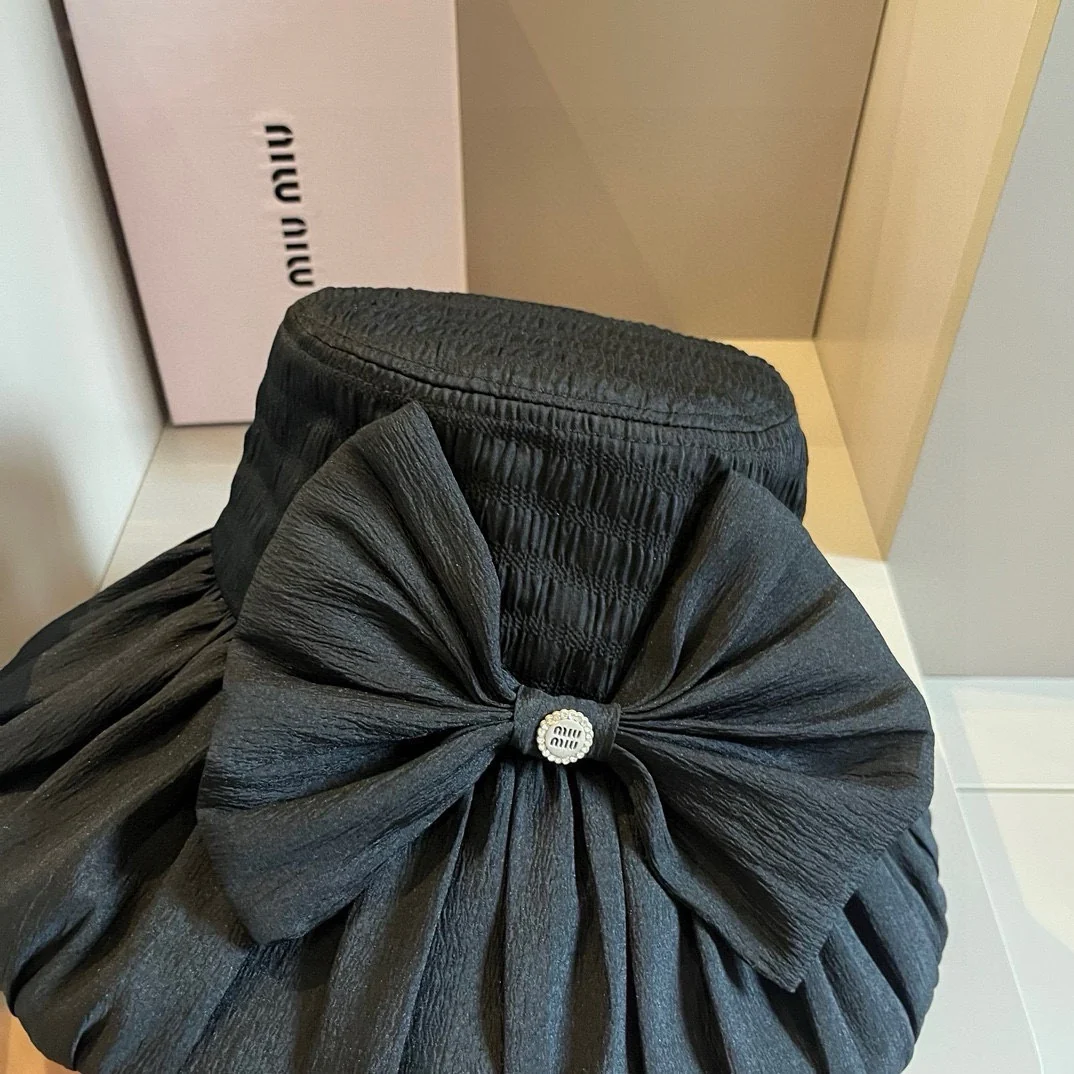 Новая плиссированная шляпа от солнца Miu Miu 2024 с бантом - черная