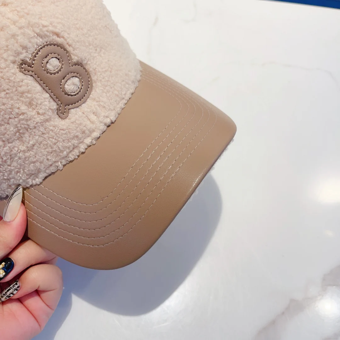 Бейсболка Balenciaga из овечьей шерсти