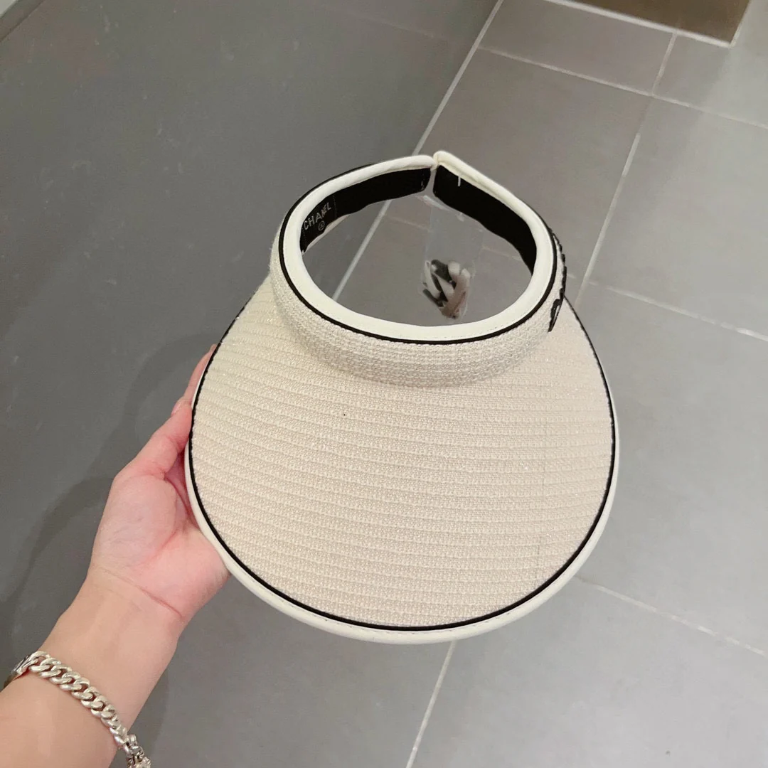 Новинка сезона весна/лето 2023 от Chanel - Солнцезащитный козырек с открытым верхом - Белый