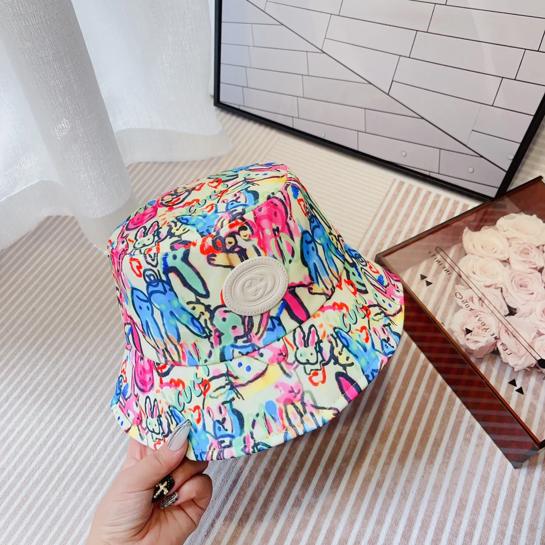 Новинка сезона весна/лето 2023 от Gucci - Панама в стиле граффити.