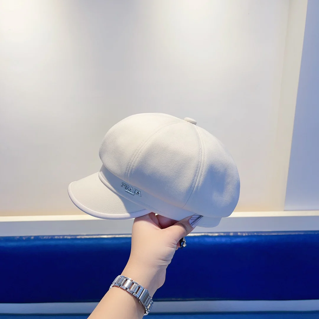 Prada - Берет с утиным клювом