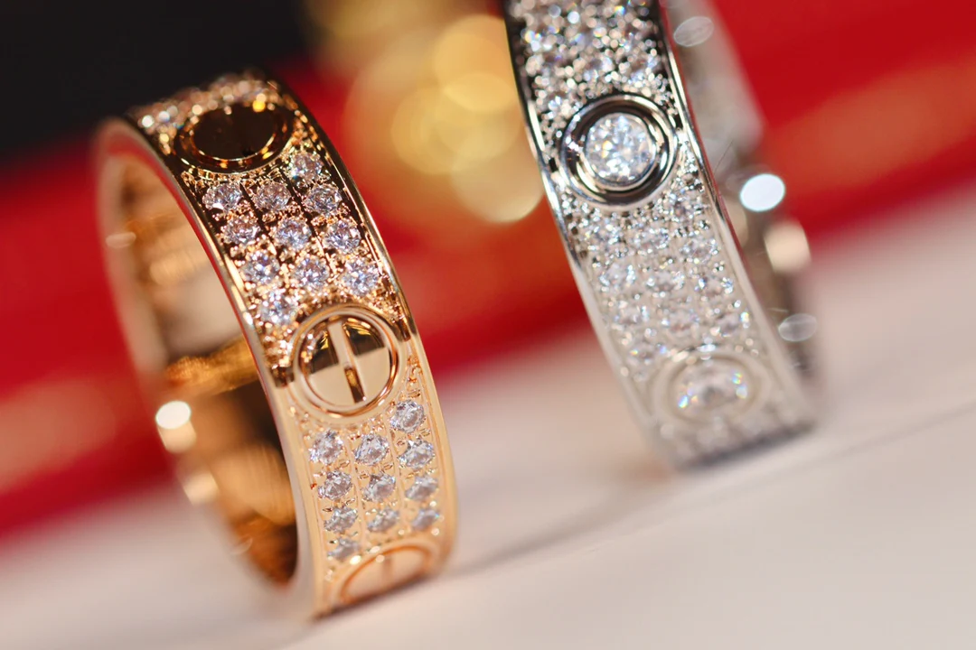 Кольцо Cartier Love - Starry Night в смелом дизайне