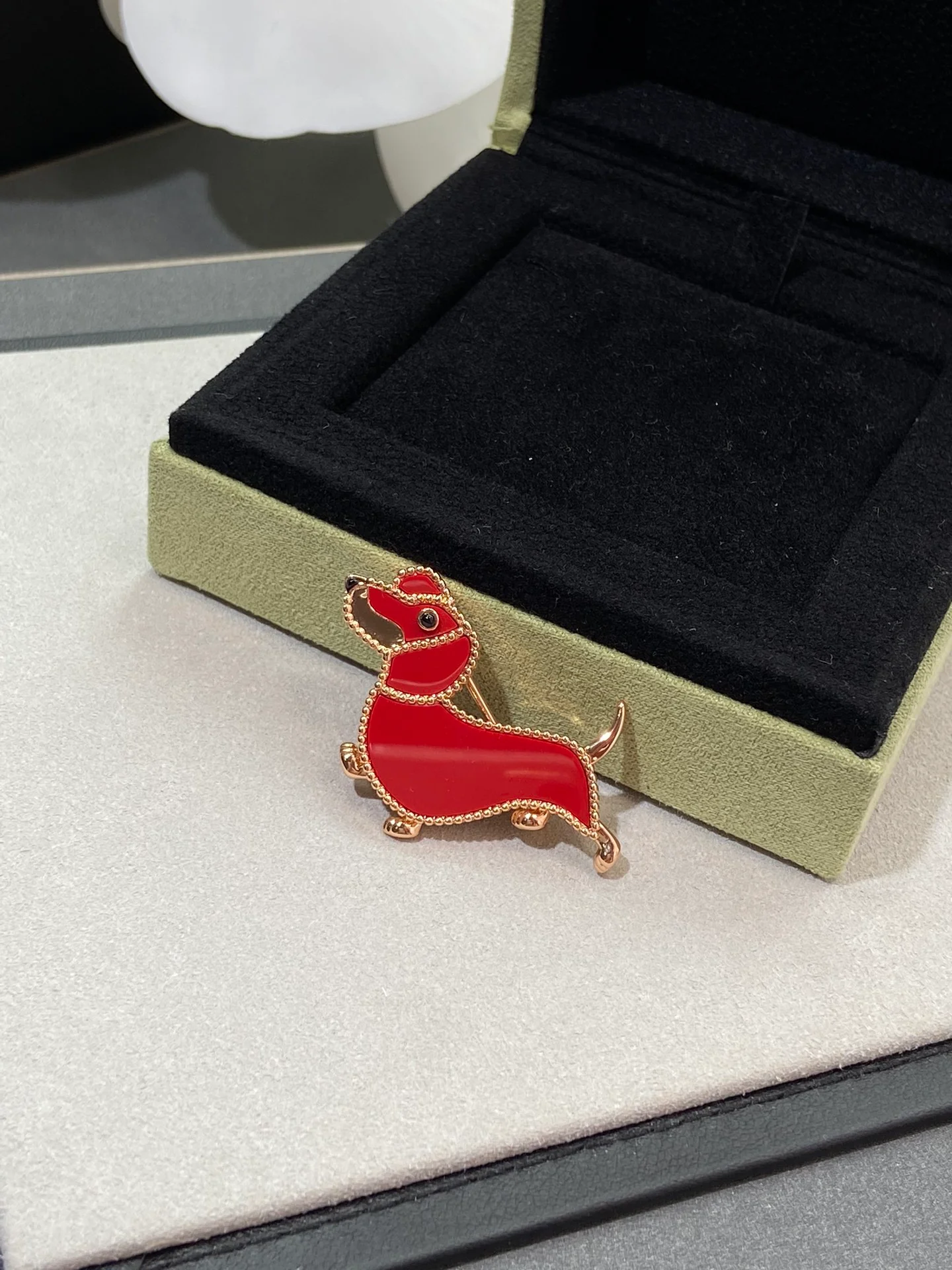 Van Véck - Брошь 003