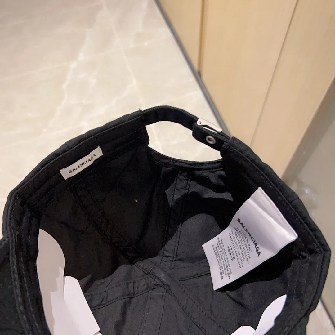 Бейсболка Balenciaga Весна/Лето 2023