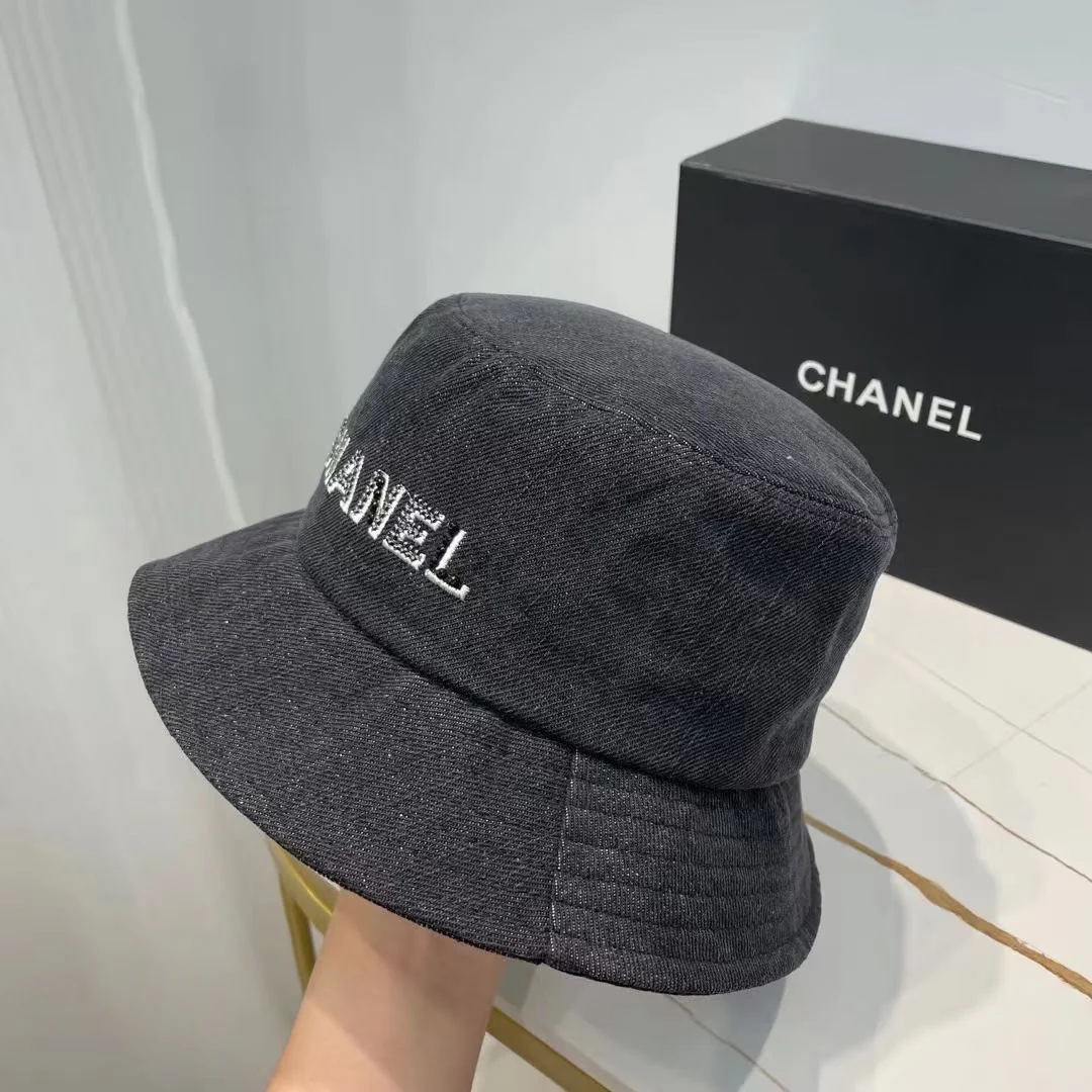 Рыбацкая шляпа Chanel, украшенная пайетками и стразами - Рекомендовано на Xiaohongshu - 2