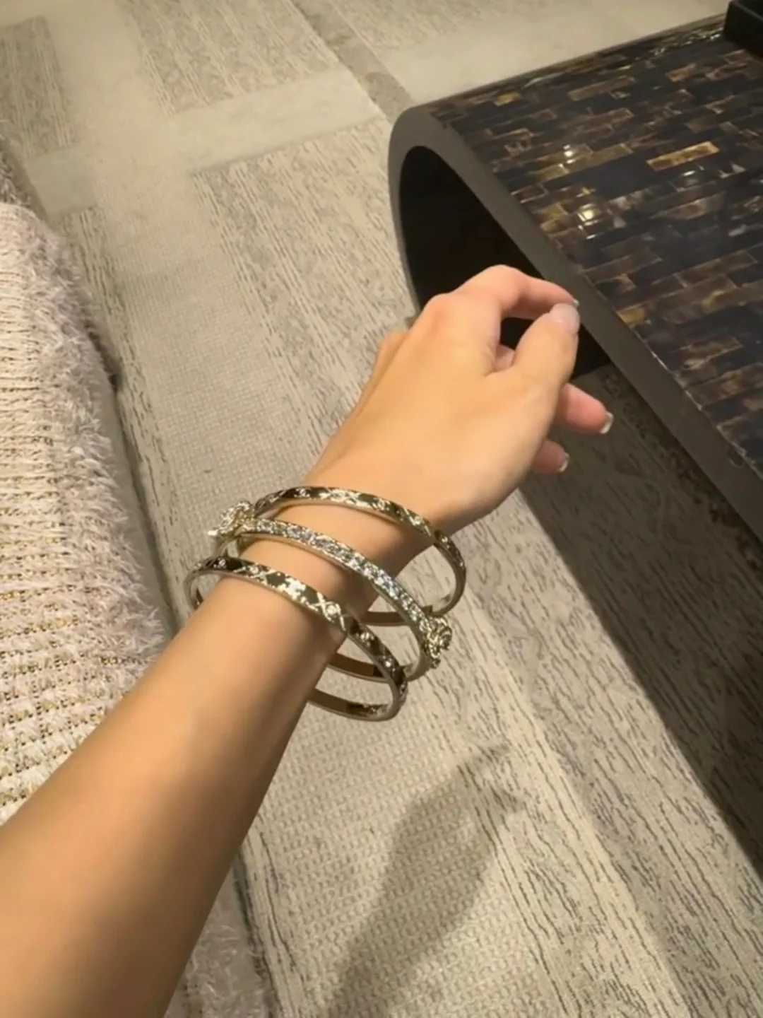 Браслет Chanel ?Три в одном? за 25 пенсов — множество вариантов ношения.