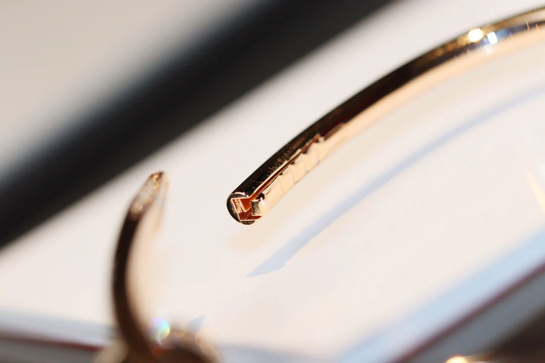 Браслет Cartier ?Гвоздика? — с половиной бриллианта