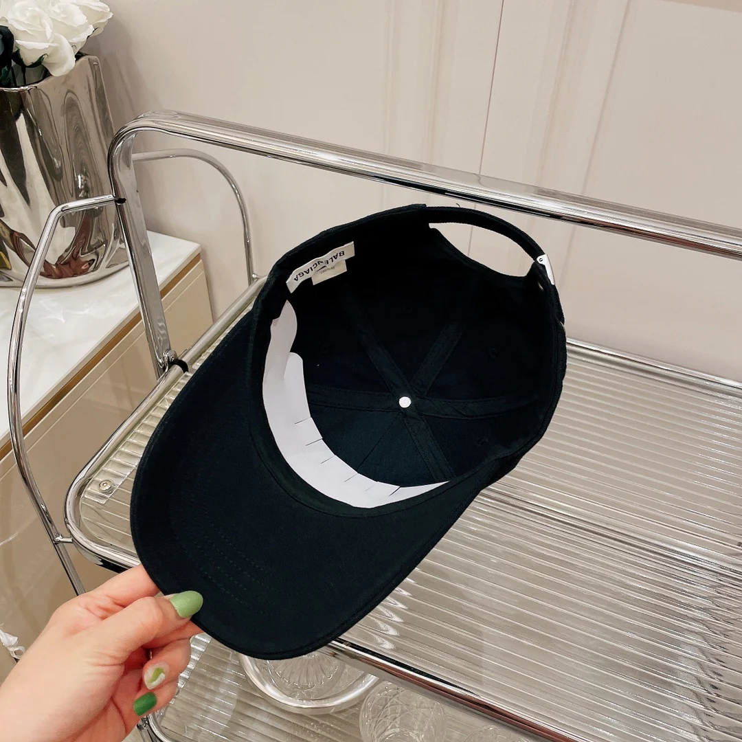 Бейсболка Balenciaga с вышивкой - 1