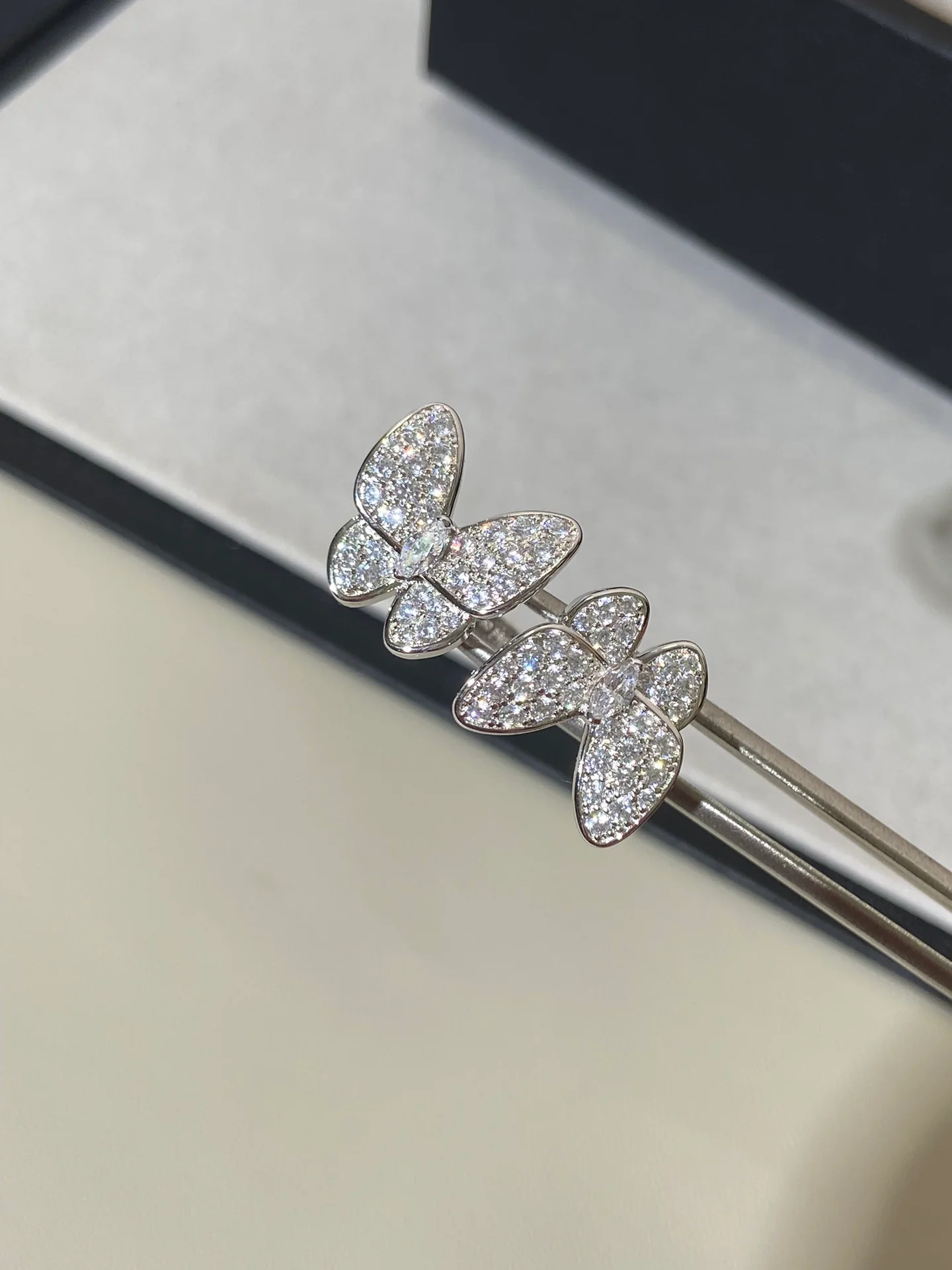 Ван Век - Кольцо 083