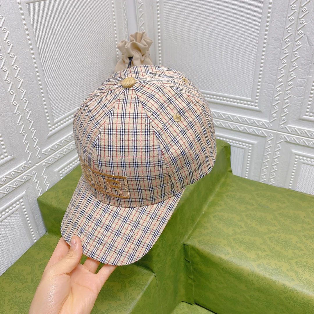 Бейсболка в клетку Burberry
