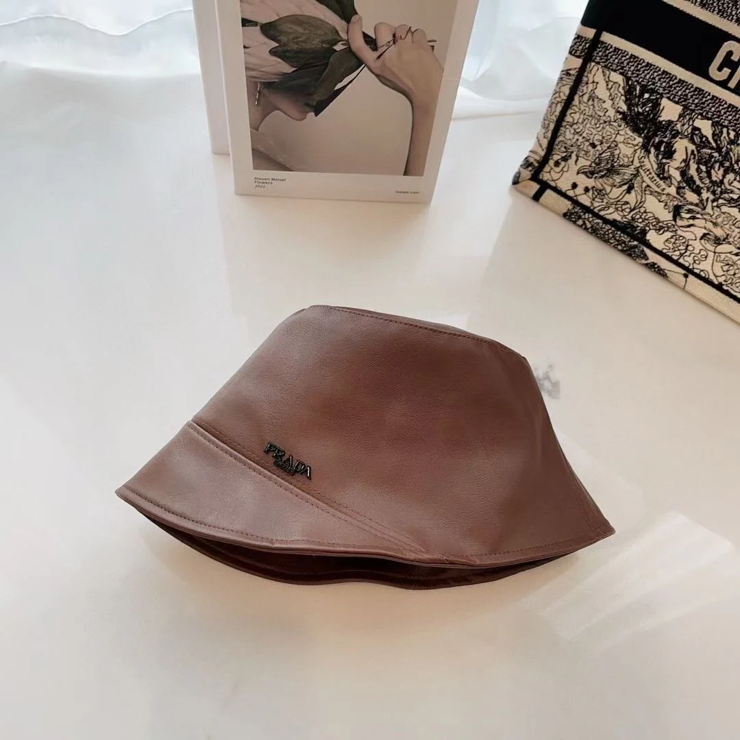 Prada - Кожаная рыбацкая шляпа неправильной формы